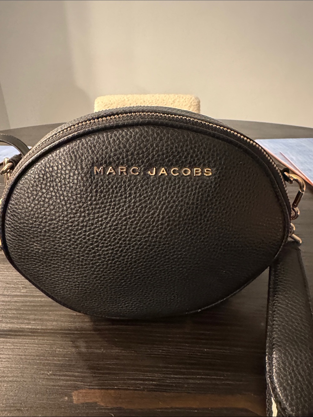 Marc Jacobs Black Pebbled Leather Round Crossbody with Gold Hardware - Picture 4 of 8